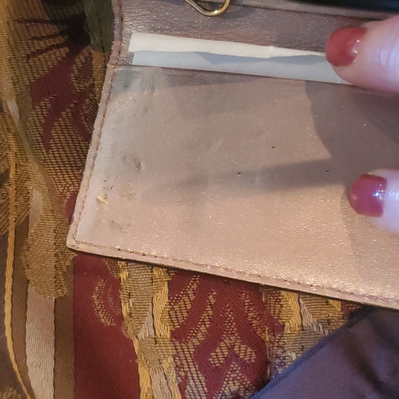 Gucci rare never used boxed bagged tagged gorgeous gold leather โจ๏ธ boxed code โฅ๏ธ - Picture 8 of 13